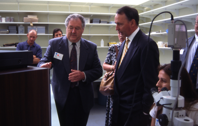 Paul Keating visits Murray Darling Freshwater Research Centre